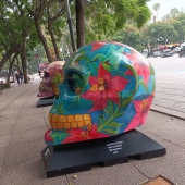 EL ARTE URBANO SE HACE PRESENTE CON MEXICRÁNEOS  EN PASEO DE LA REFORMA.